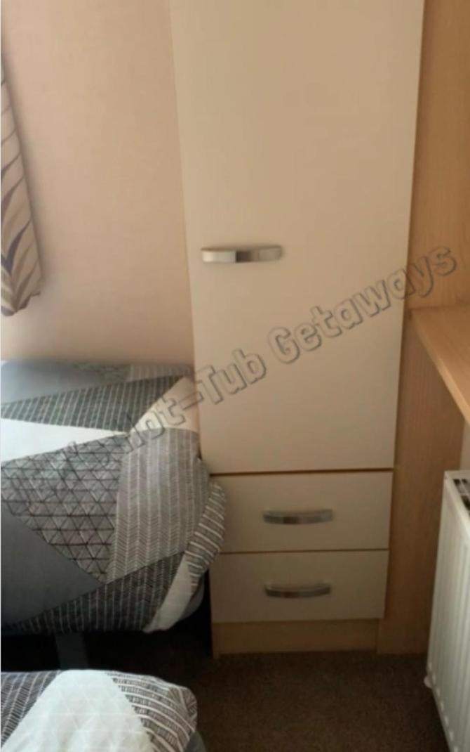 Jems Hot-Tub Getaways 8 Berth At Tattershall Lakes Bagian luar foto